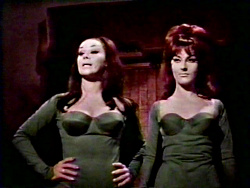 Aura and Veria in 'Las Vampiras'